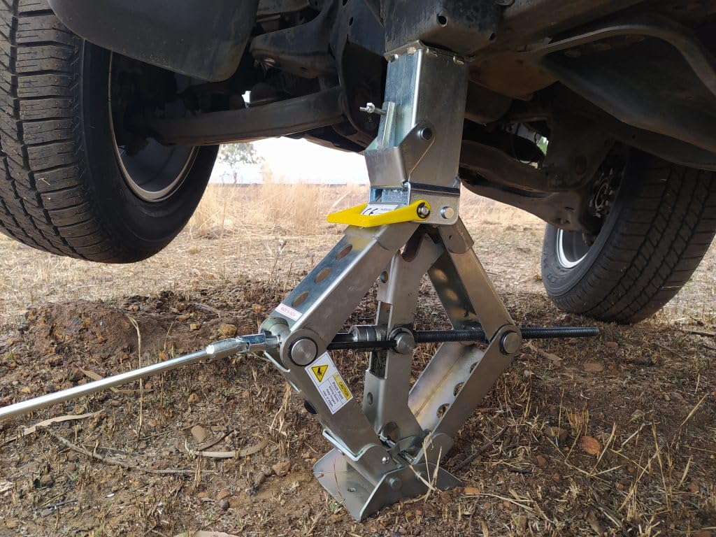 Heavy Duty Scissor Jack 2 Ton Capacity 12" Usable Lift K840946