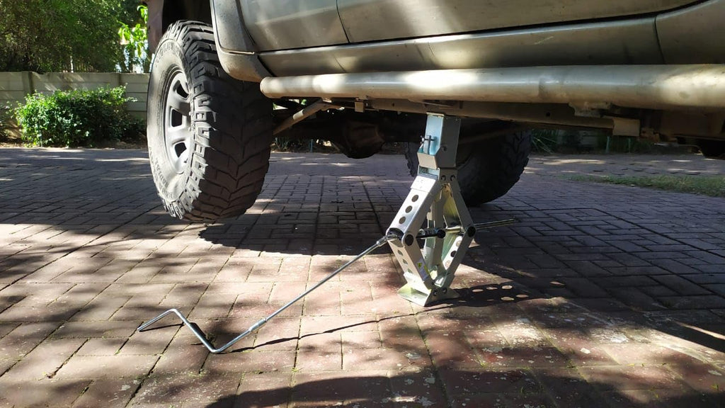 Heavy Duty Scissor Jack 2 Ton Capacity 12" Usable Lift K840946
